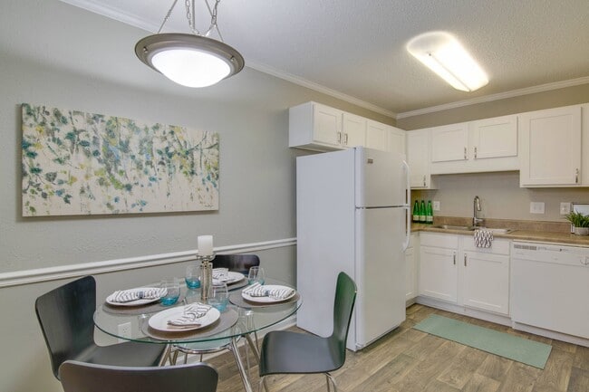 Building Photo - Abbington Place Apartments