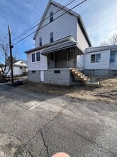 Building Photo - 734 E Locust St