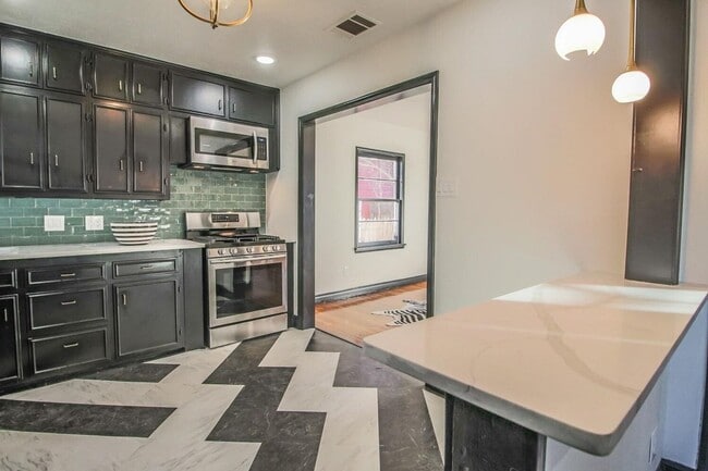 Foto del edificio - PRE LEASING for fall 2026! 4/2 in heart of Lubbock!