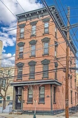 Building Photo - 550 2nd St