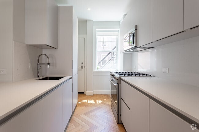 Photo - Forest Court Apartments