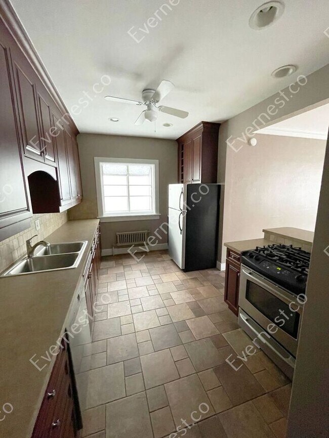 Foto del edificio - 1515 E 9th Ave