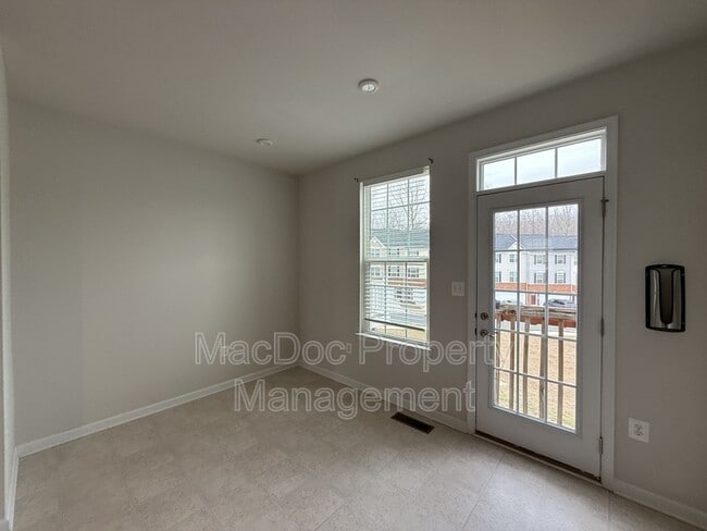 Building Photo - 505 Rolling Valley Dr