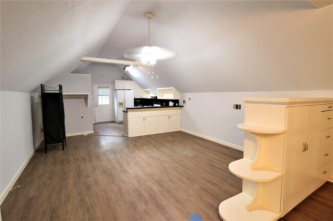 Foto del edificio - 1702 Cougar Creek St