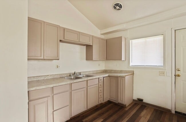 Foto del edificio - 4149 Hiland St