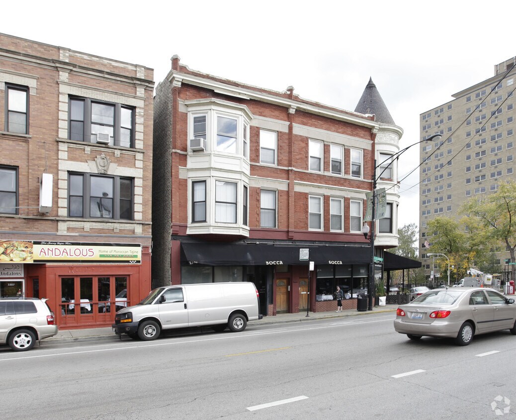 Building Photo - 3301 N Clark St