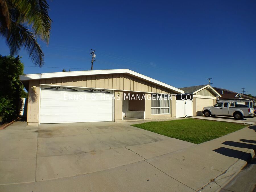 Foto del edificio - 5122 Meadow Wood Ave