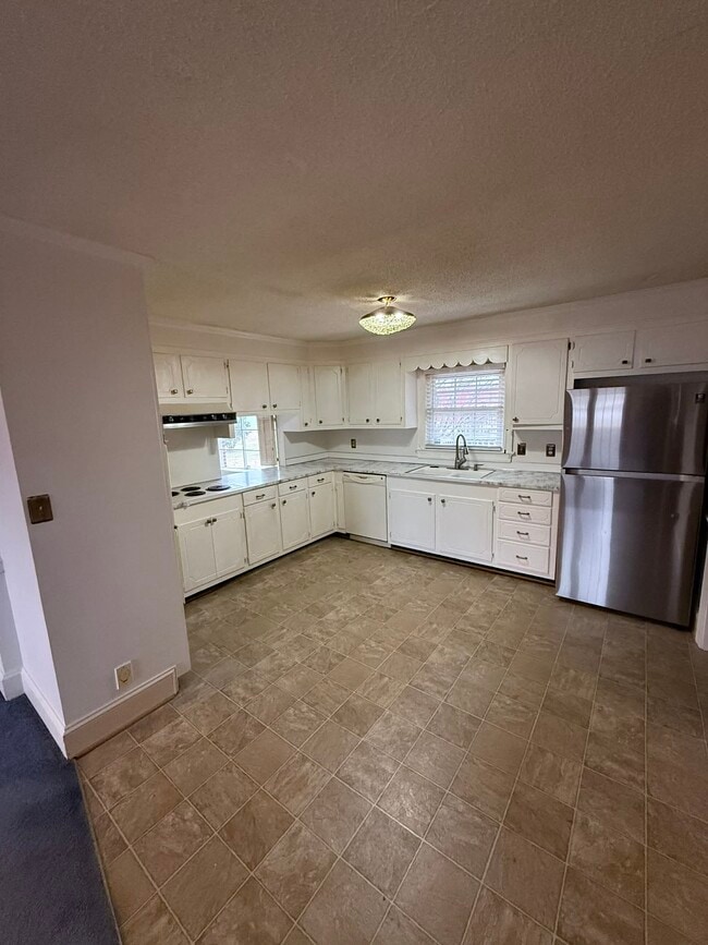 Building Photo - 5110 US Hwy 13 S