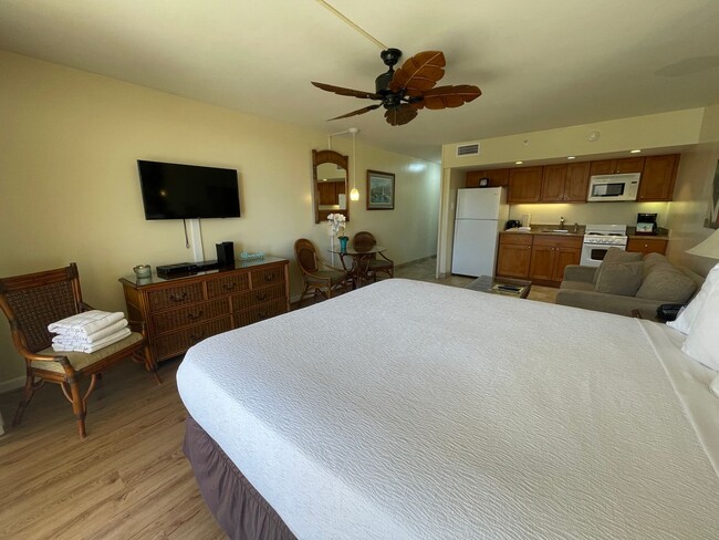 Building Photo - Royal Kahana Studio Apartment