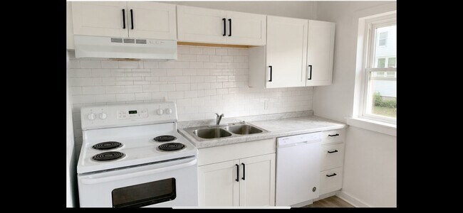 Photo - 709 Carothers Ave (Carnegie, PA) Apartment