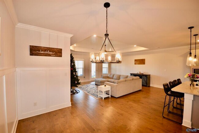 Building Photo - 151 Rugby Dr