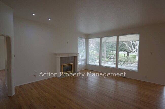 Building Photo - No step entry 2 bed, office, 2 bath, 2 car garage on 1.28 acres