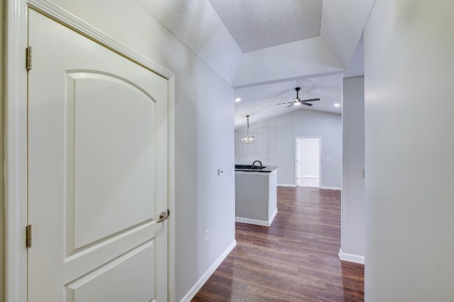 Building Photo - 1695 Berrancher Dr