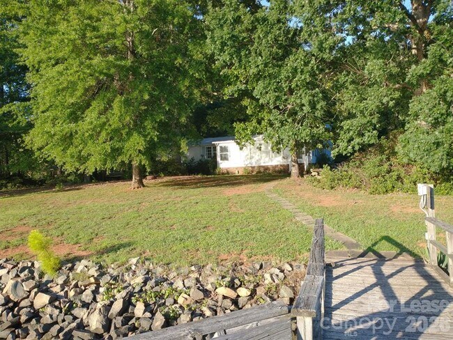 Building Photo - 447 Kemp Rd