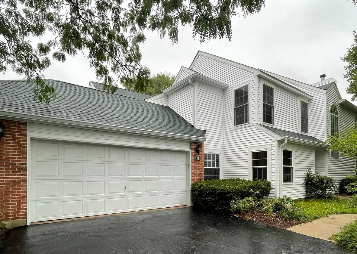 Primary Photo - 121 Pembroke Cir