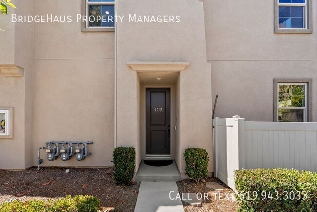 Building Photo - 1212 Via Lucero