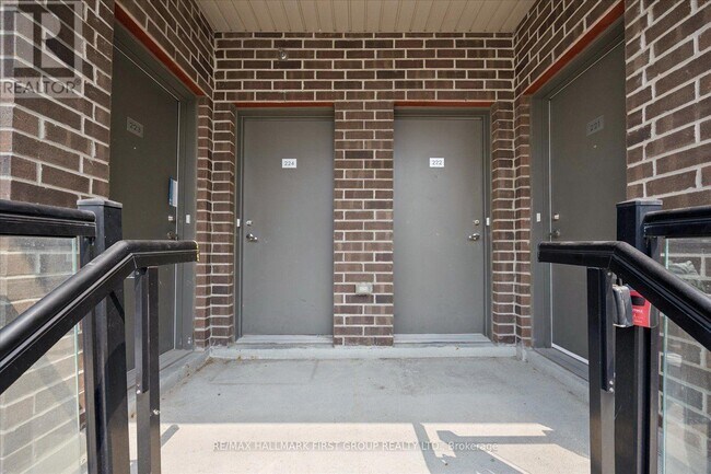Photo du bâtiment - 1460 Whites Rd N