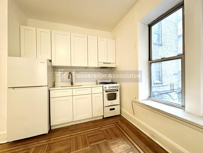 Foto del edificio - 187 Pinehurst Avenue