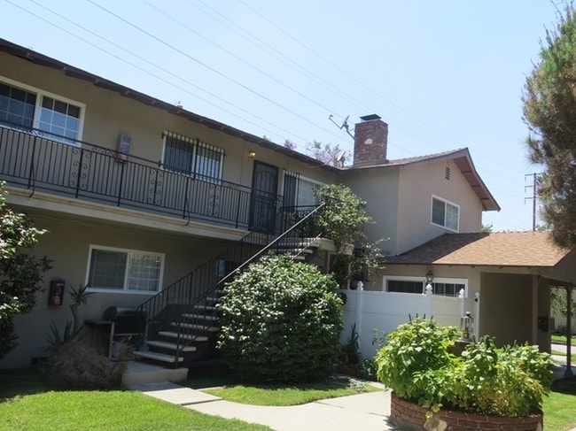 Building Photo - 10040 Pomering Rd