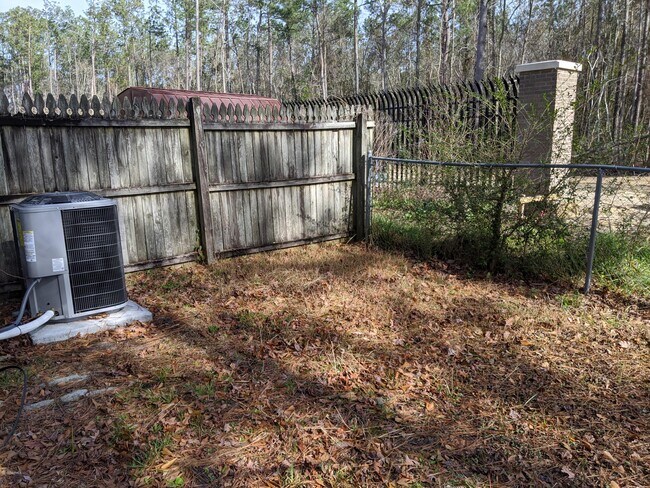 Building Photo - 200 Myrtlewood Cir