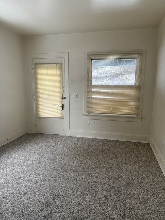 Building Photo - 543 Grafton Ave