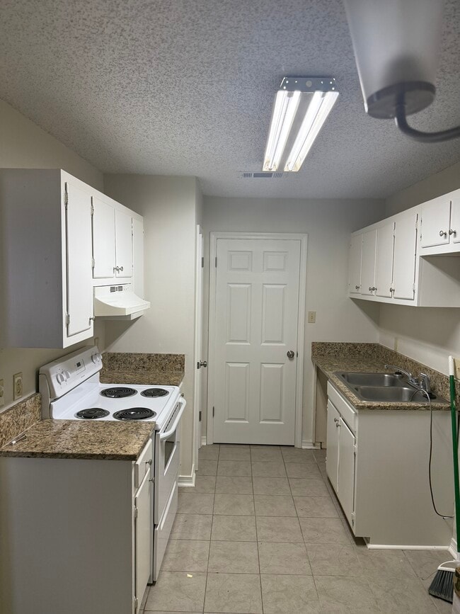 Building Photo - 6367 Quin Dr