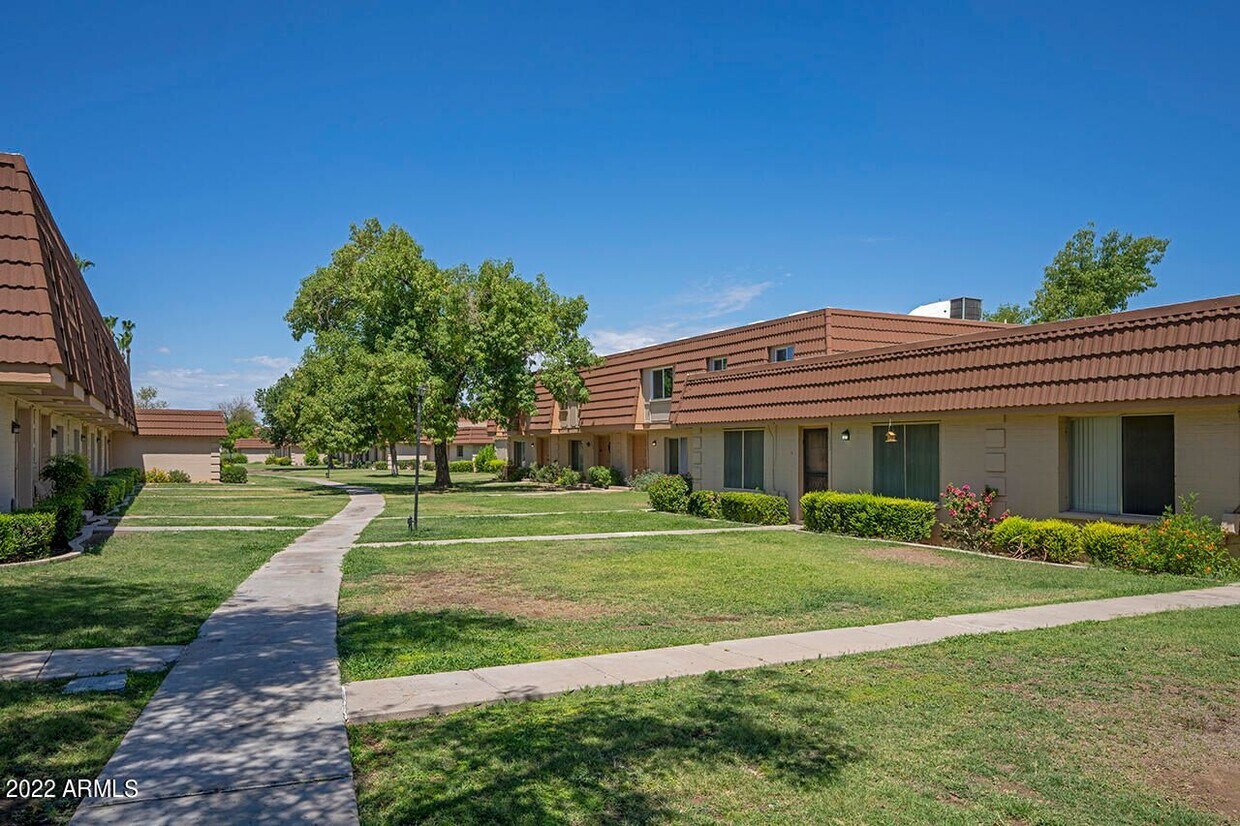 Primary Photo - 1605 E Dunbar Dr