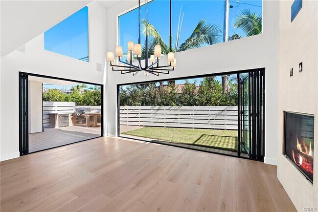 Building Photo - 207 W Avenida San Antonio