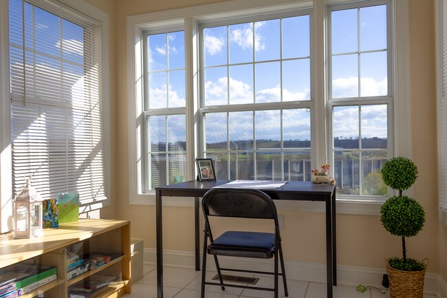 Foto del edificio - Available for the 2026-2027 lease term.