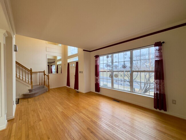Foto del edificio - Spacious 4Bed/2.5 Bath Home with Large Yar...
