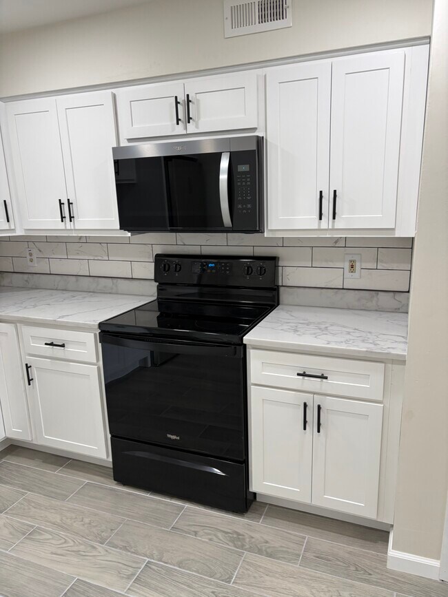 Foto del edificio - 4334 Arrow Tree Dr