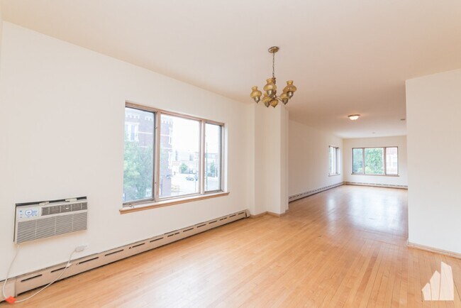 Building Photo - 3721 W Fullerton Ave