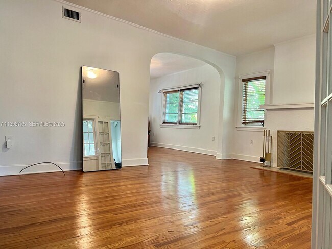 Foto del edificio - 119 Cadima Ave