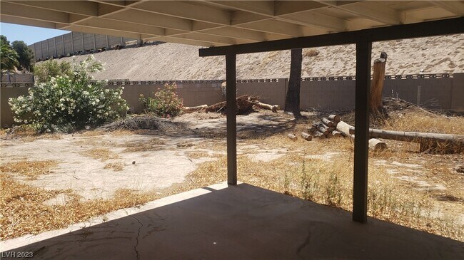 Building Photo - 3755 Chutney St