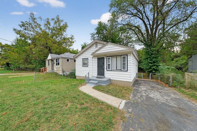 Building Photo - 5638 Helen Ave