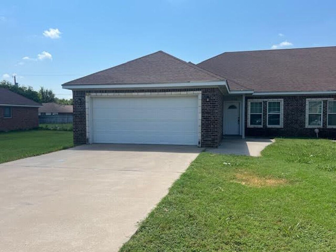 Foto principal - 195 Ashland Dr