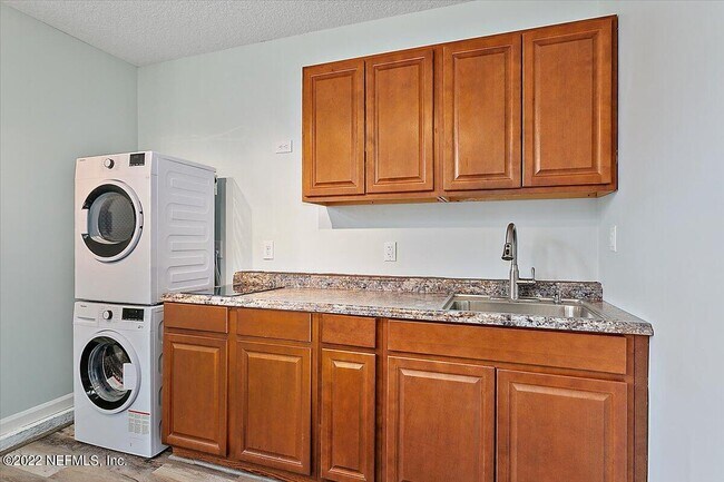 Building Photo - 3710 Hawks Bay Ct