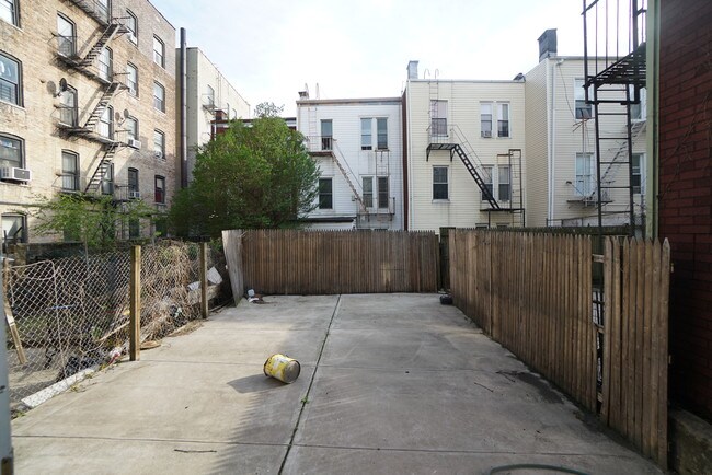 Building Photo - 808 Freeman St