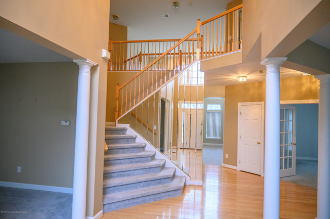 Building Photo - 1374 Bridport Dr