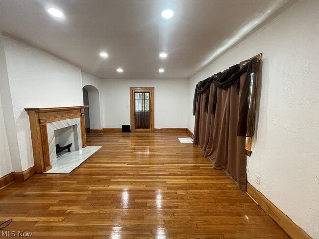 Building Photo - 2235 Montclair Ave