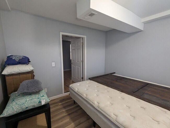 Foto del edificio - Beautifully renovated 3 bedroom furnished ...