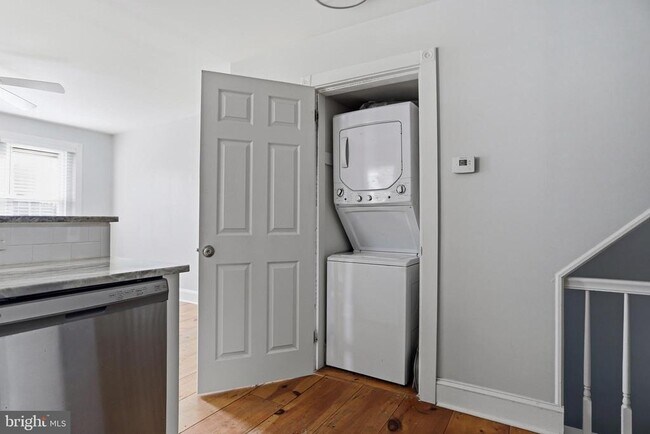 Foto del edificio - 33 E Front St