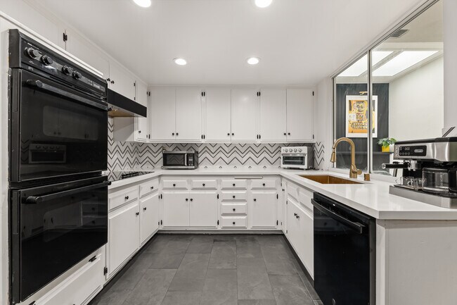 Foto del edificio - 3500 W Manchester Blvd