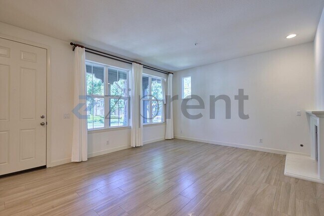 Building Photo - Unit