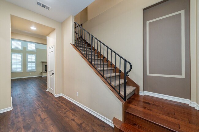 Building Photo - 15519 Sonora St