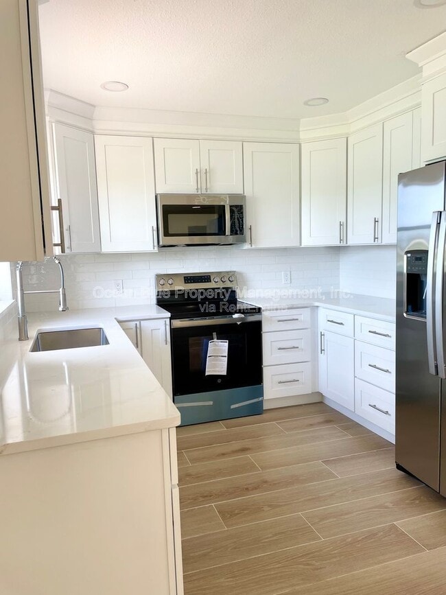 Building Photo - 724 Sunset Cove