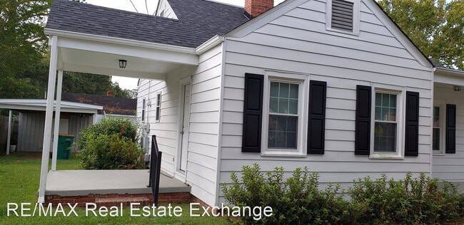 Building Photo - 3 br, 2 bath House - 1012 E. 7th Street