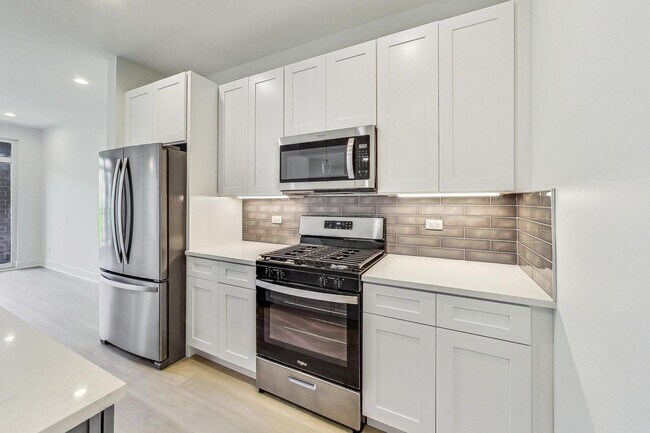 Foto del edificio - 3355 N Southport Ave