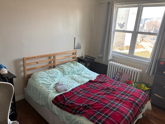 Building Photo - 1124 Main St W