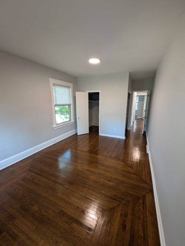 Foto del edificio - Spacious! 4-Bed and 2-Full Bath Unit with Bonus Room, Garage, Large Backyard